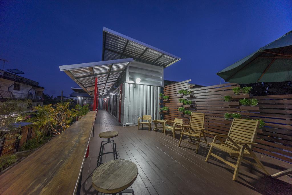 At Box Hostel Chiang Mai Exterior photo