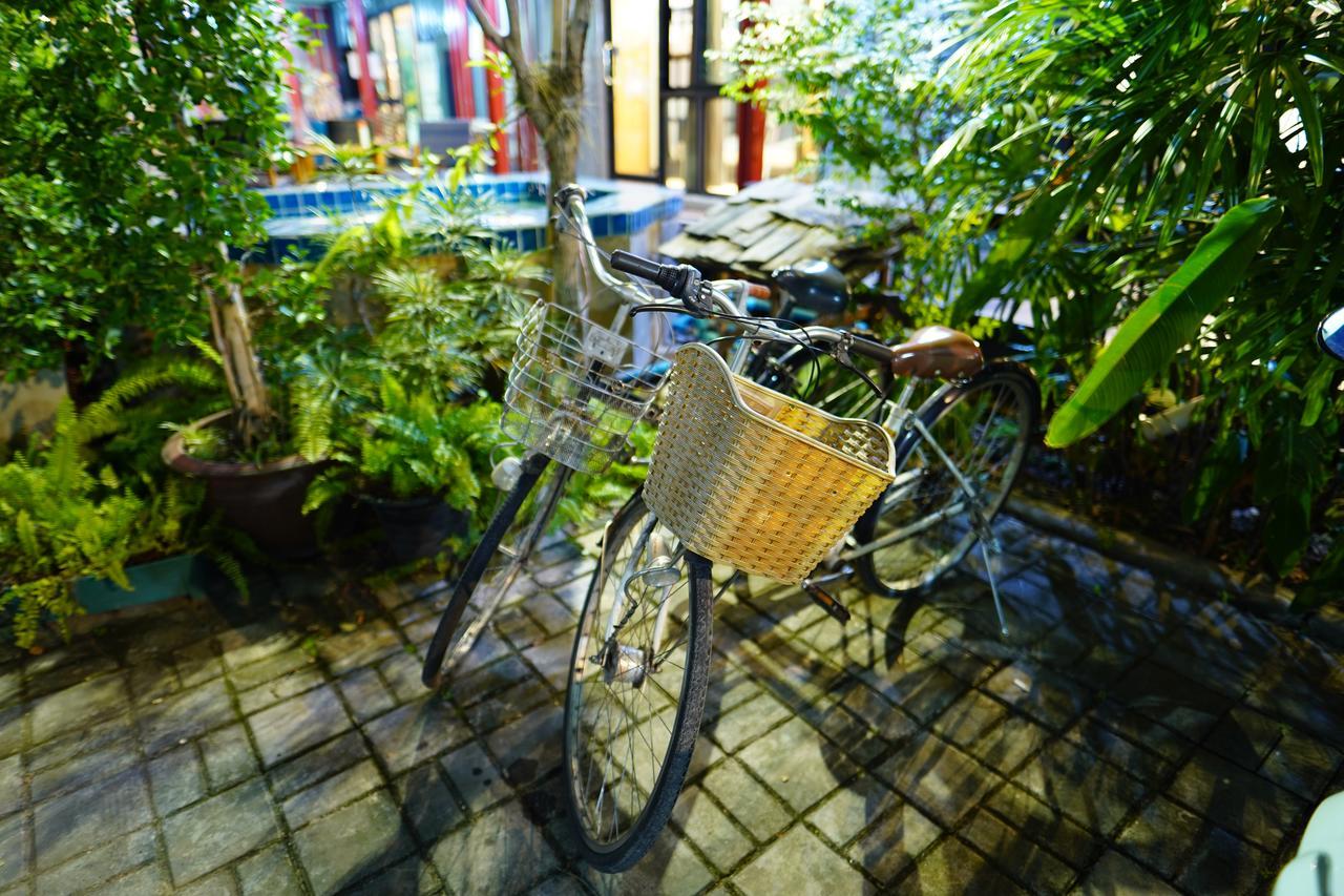 At Box Hostel Chiang Mai Exterior photo