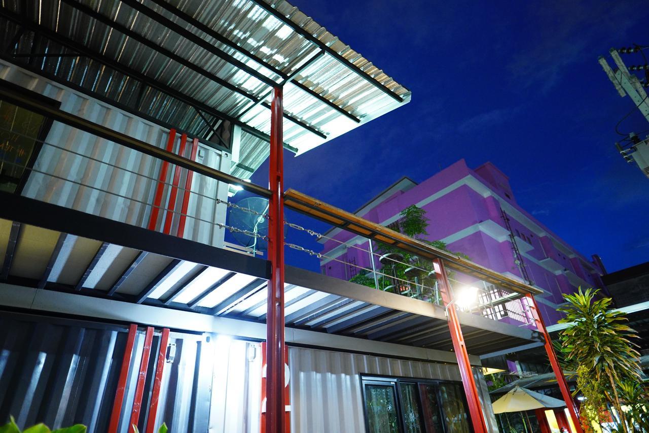 At Box Hostel Chiang Mai Exterior photo