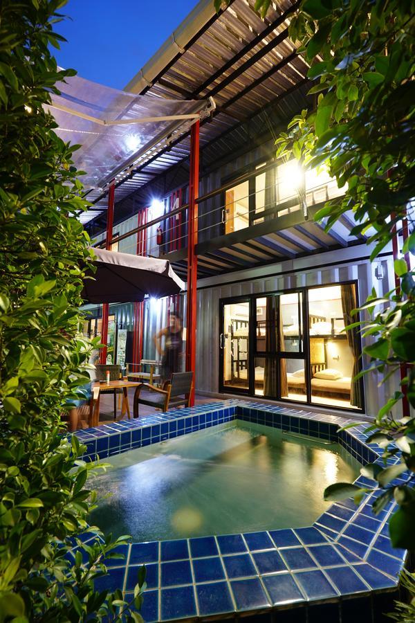 At Box Hostel Chiang Mai Exterior photo