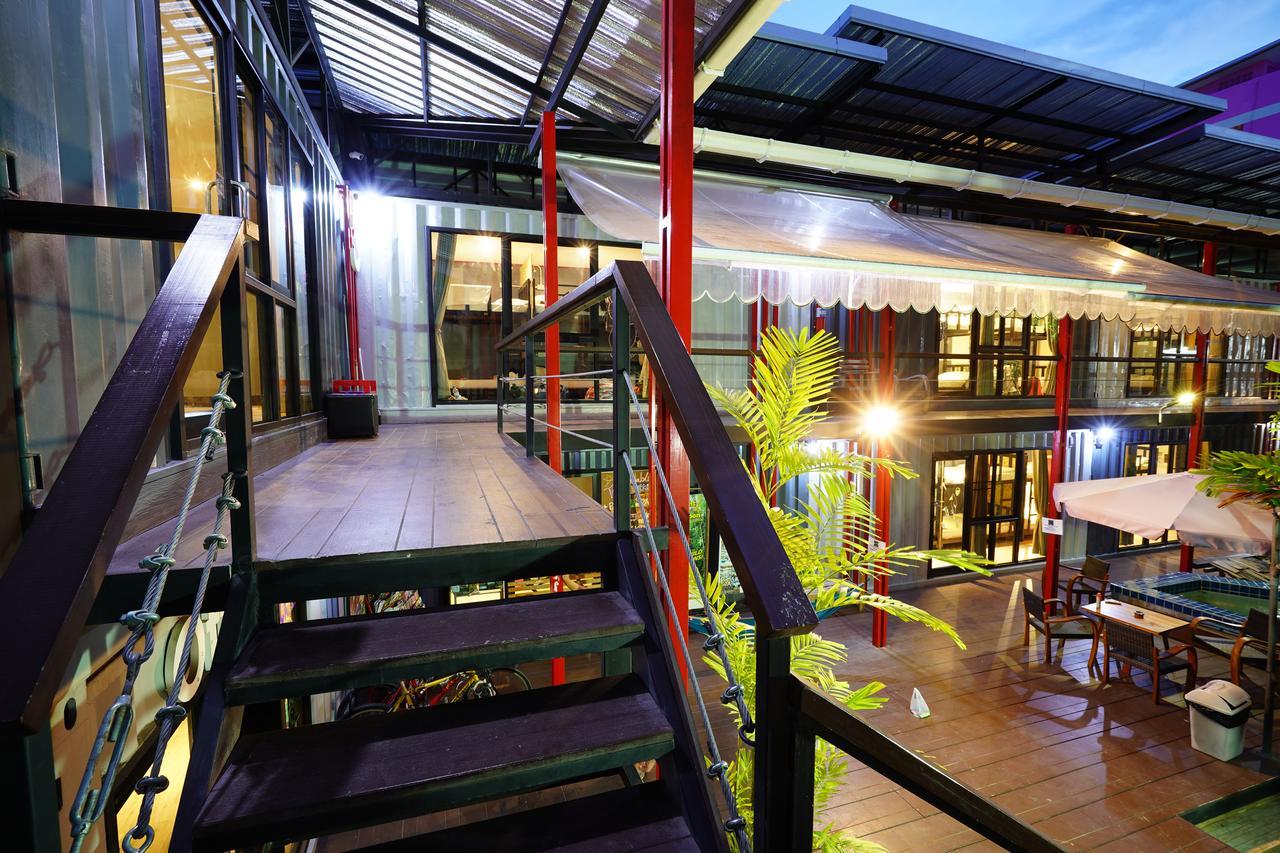 At Box Hostel Chiang Mai Exterior photo