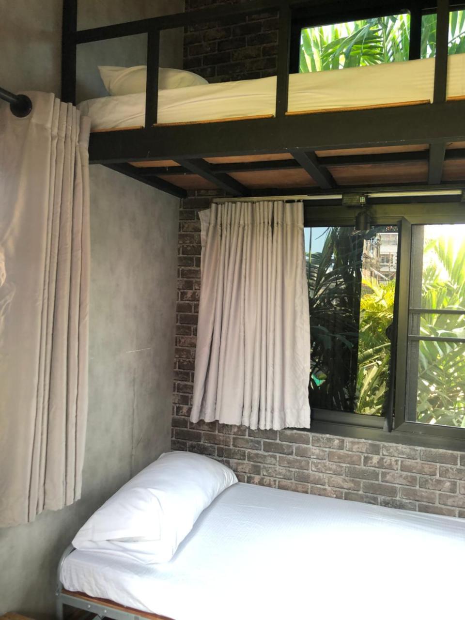 At Box Hostel Chiang Mai Exterior photo